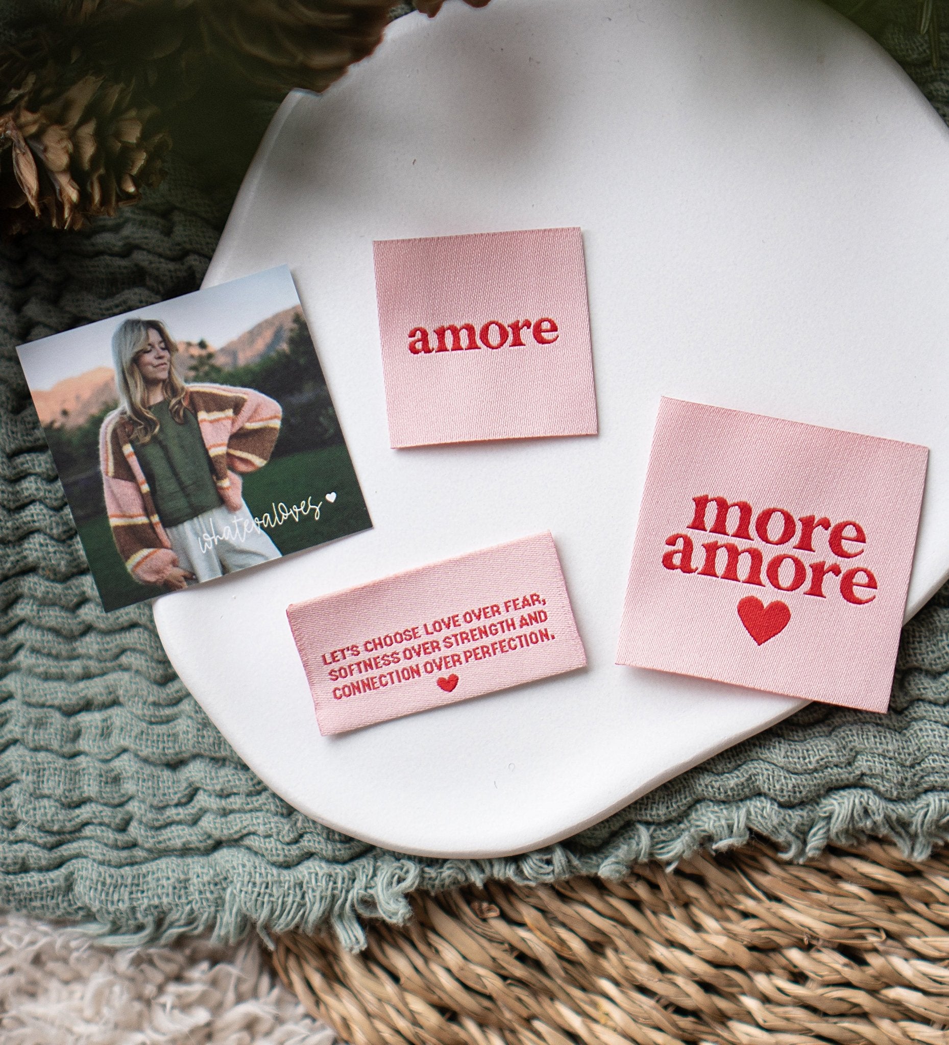 paul-clara-weblabels-choose-love-over-fear-weblabel-schwarz image 2