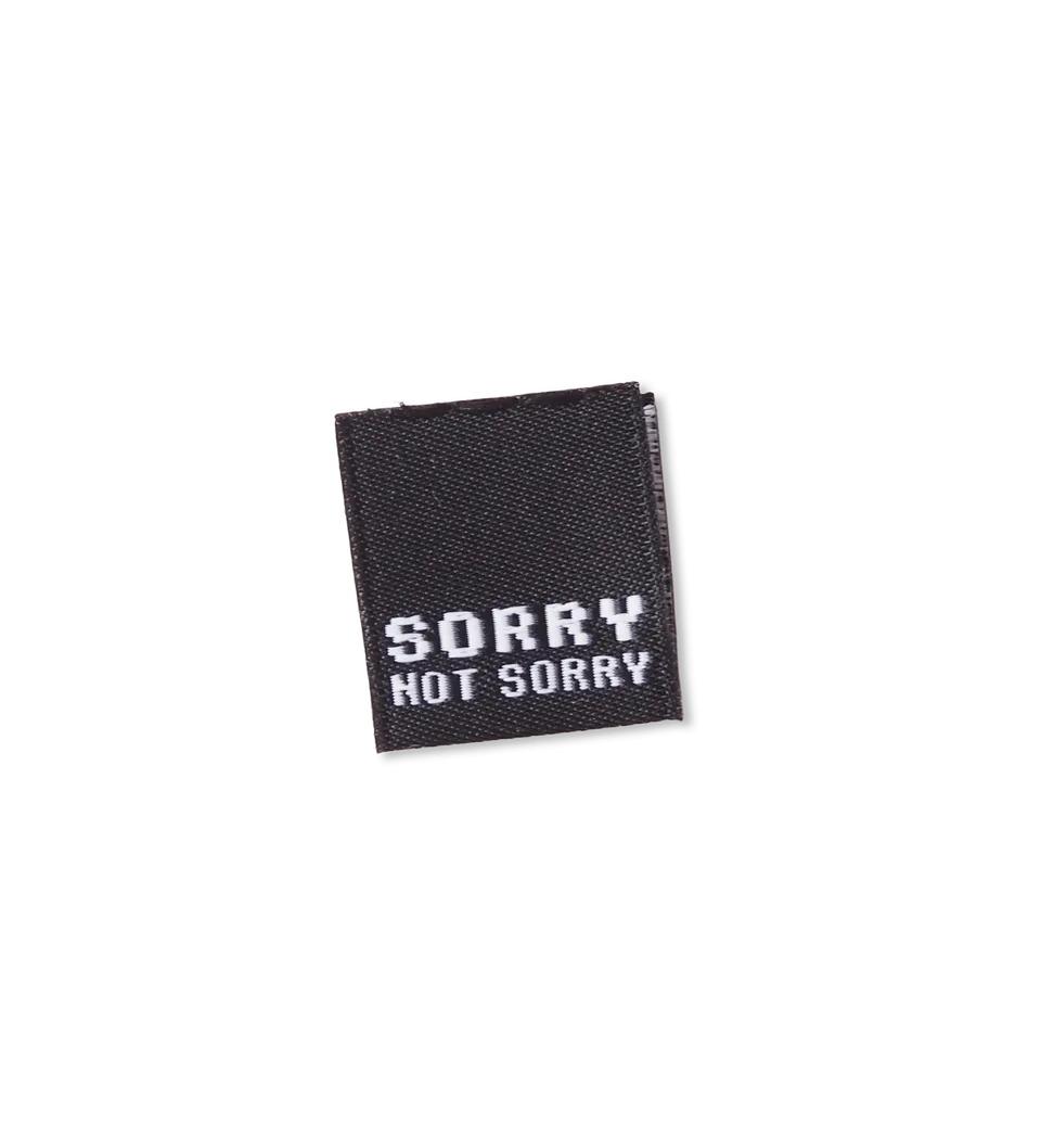 paul-clara-weblabels-sorry-not-sorry-mini-klapp-label-einn-hen image 1
