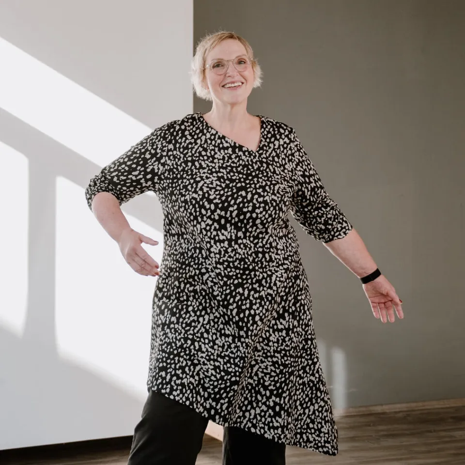 sew-simple-damen-yuja-zipfelkleid-papierschnittmuster-webware image 1