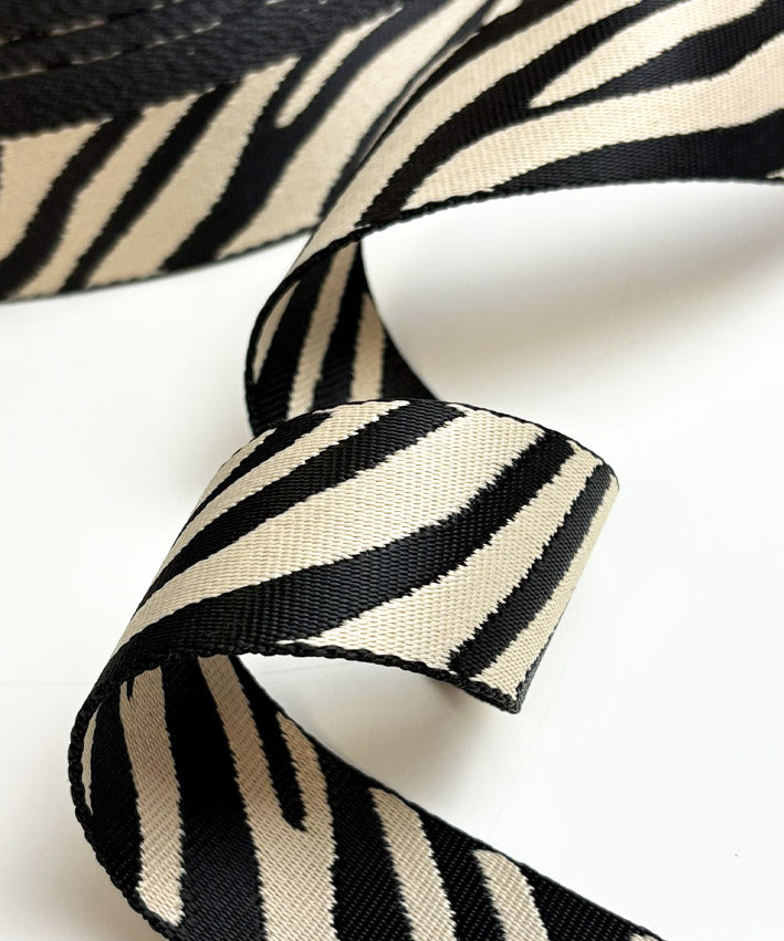 lenipepunkt-kurzwaren-gurtband-zebra-schwarz-wei-4-cm image 1