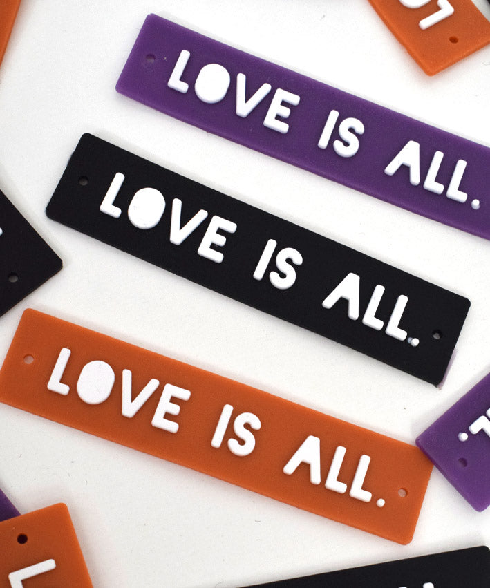 leni-pepunkt-rubber-patch-love-is-all-gummipatch-6-5-cm image 2