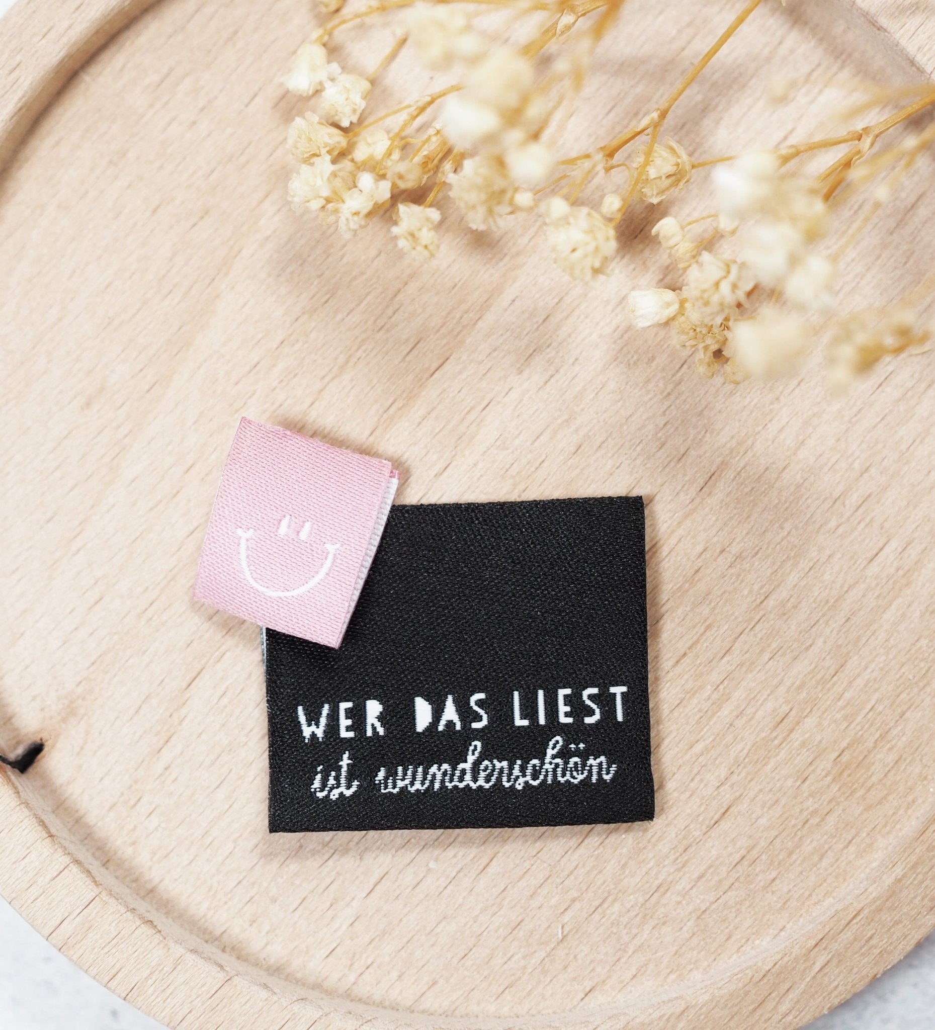 paul-clara-weblabels-klapp-weblabel-wer-das-liest-etikett-schwarz image 3