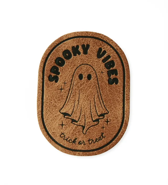 paul-clara-spooky-vibes-kunstlederlabel-zum-aufb-geln image 1