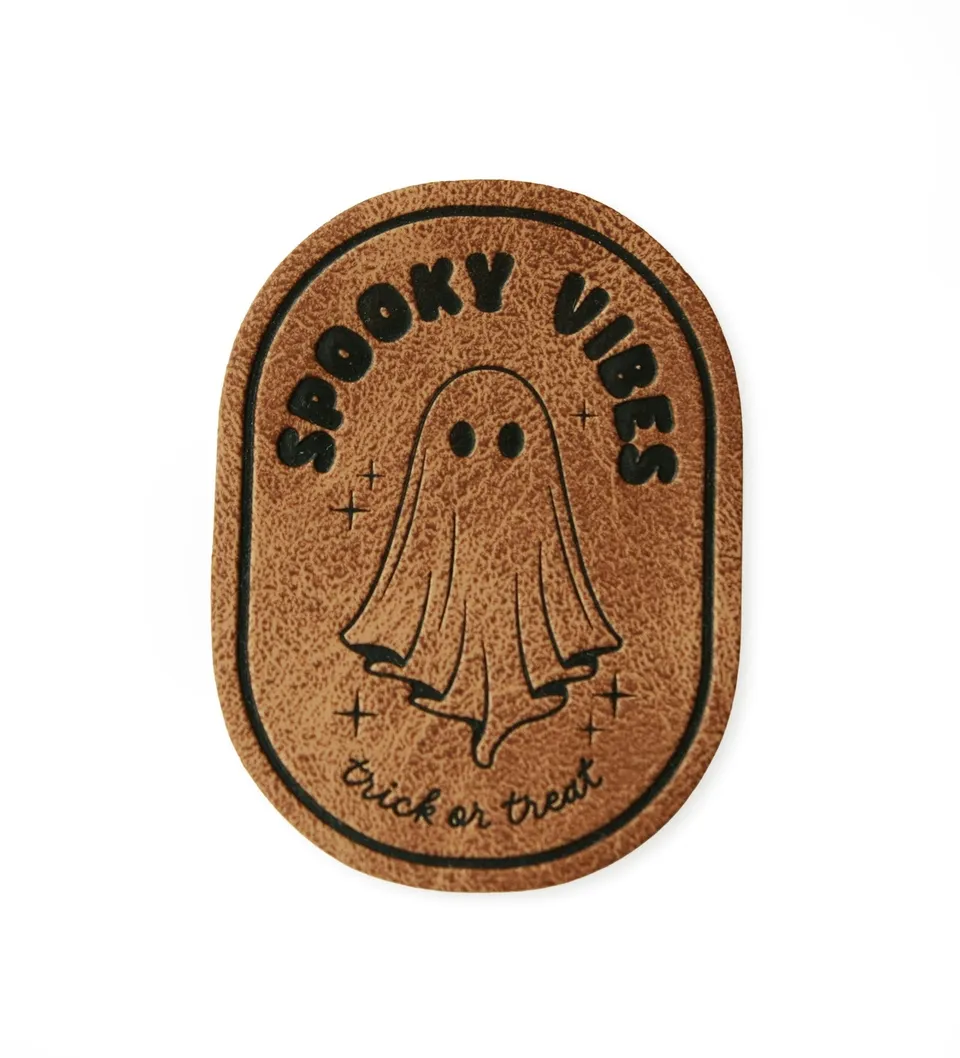 paul-clara-spooky-vibes-kunstlederlabel-zum-aufb-geln image 1