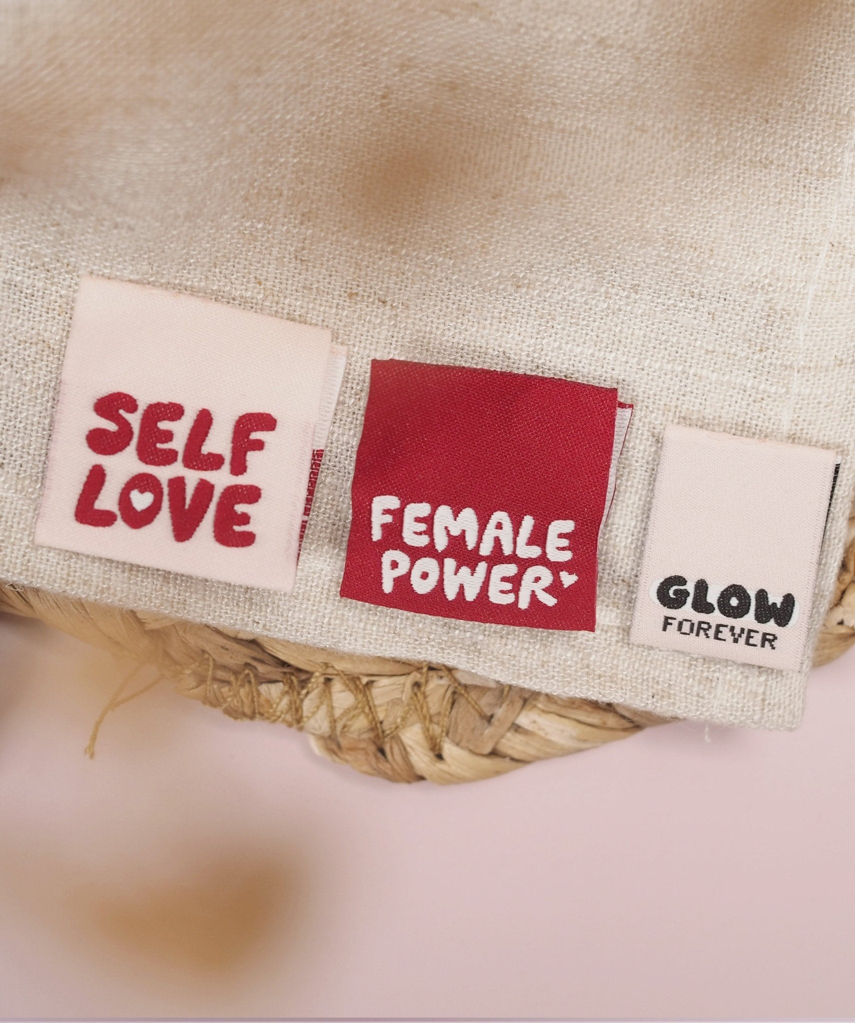 paul-clara-weblabels-glow-forever-klapp-label-zum-einn-hen image 2