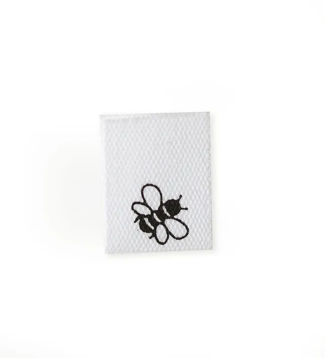 paul-clara-baumwoll-labels-klapplabel-biene-n-hetikett-1-5cm image 1