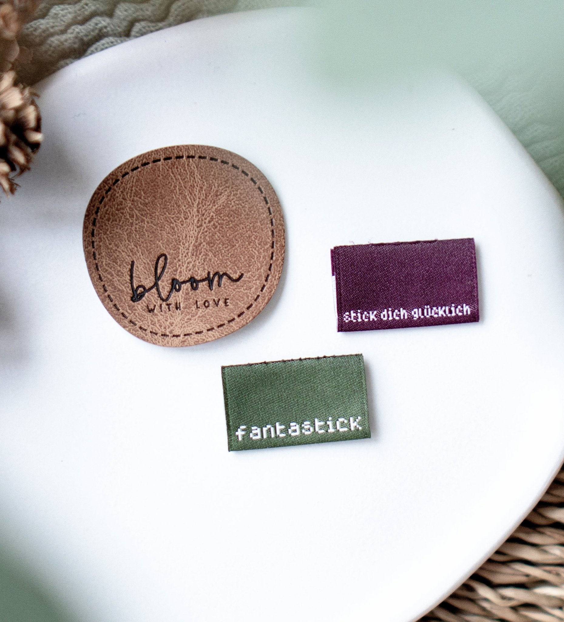 paul-clara-kunstleder-labels-bloom-with-love-label-zum-aufb-geln image 2