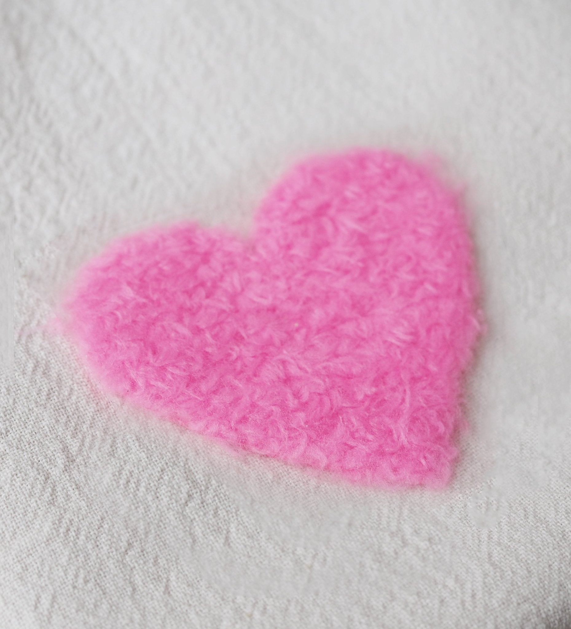 paul-clara-teddy-patches-herz-neonpink-chenille-patch image 2