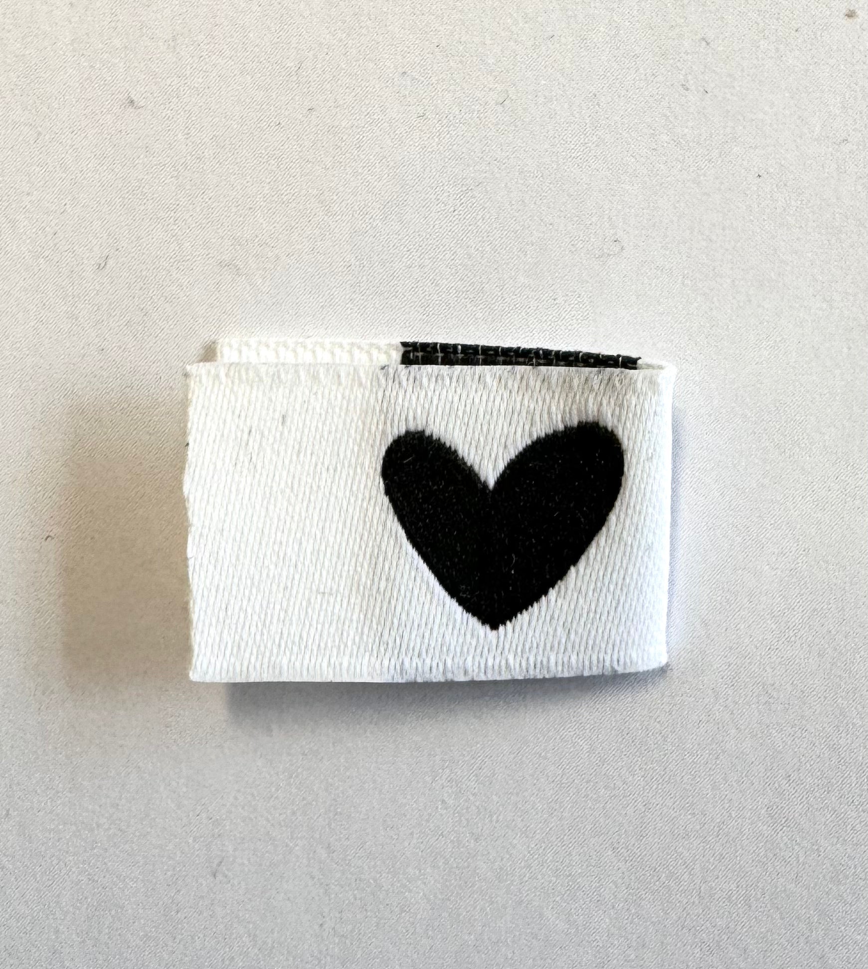 paul-clara-weblabels-herz-weblabel-wei-klapp-label-kotex image 1