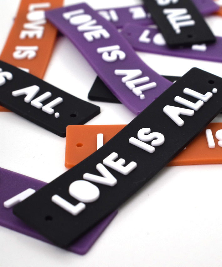 leni-pepunkt-rubber-patch-love-is-all-gummipatch-6-5-cm image 3