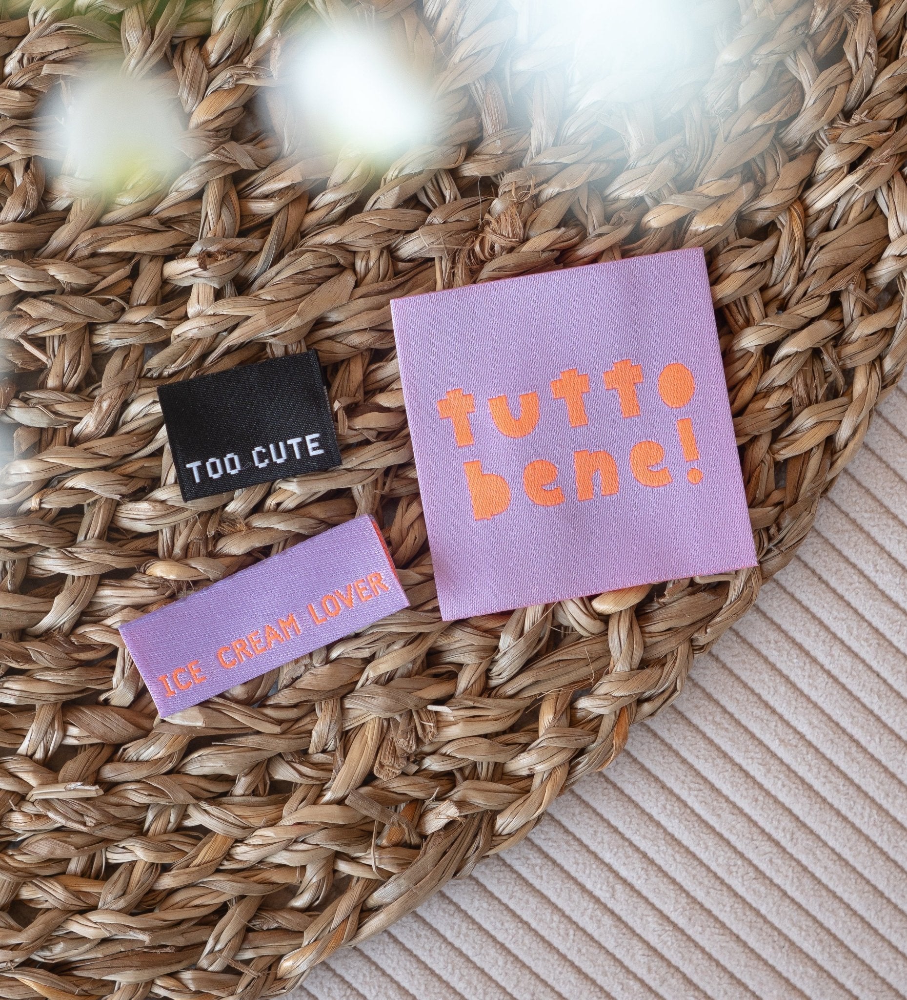 paul-clara-weblabels-tutto-bene-weblabel-lila-4x4-cm image 2
