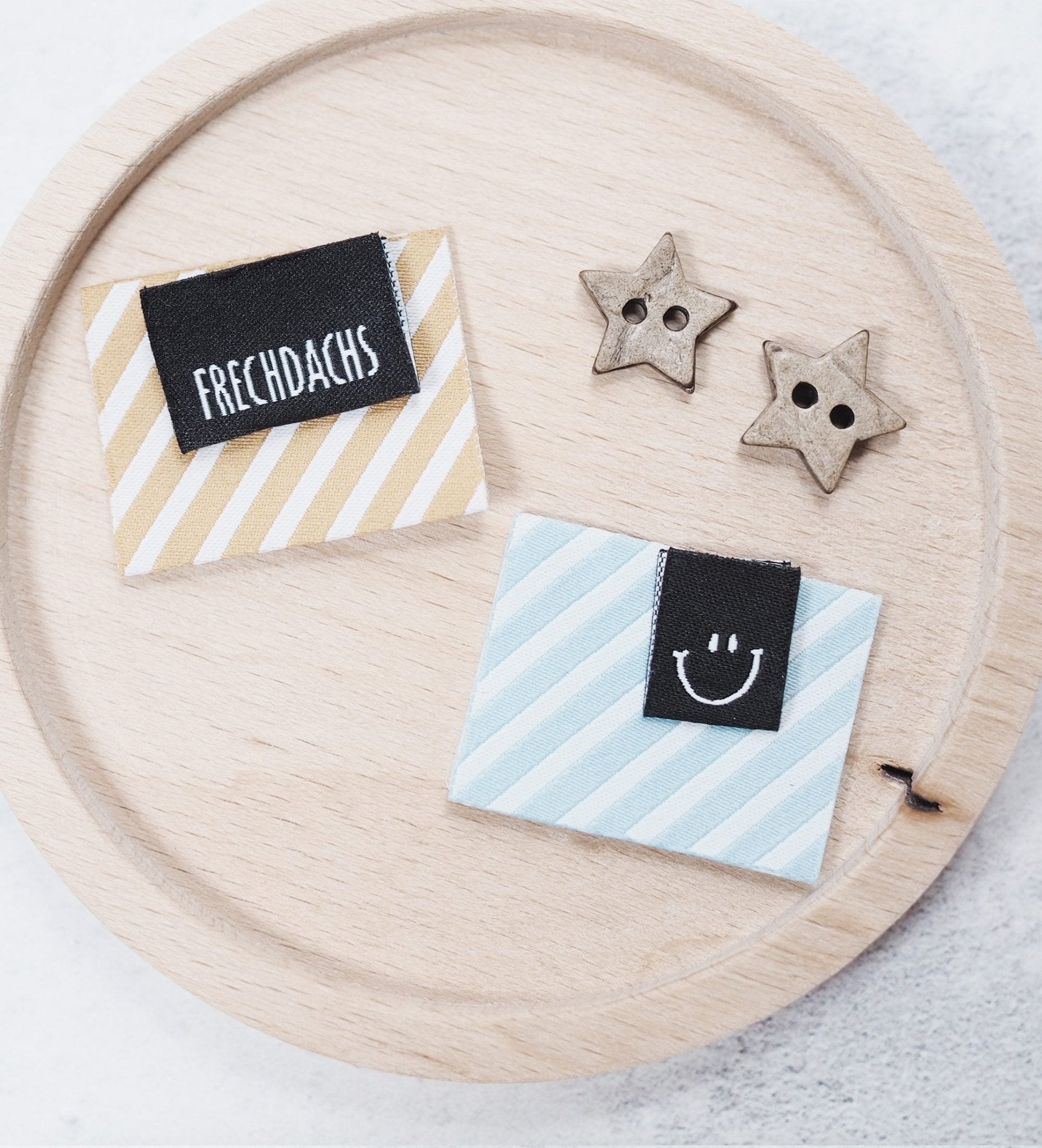 paul-clara-weblabels-stripes-hellblau-label-zum-einn-hen image 4