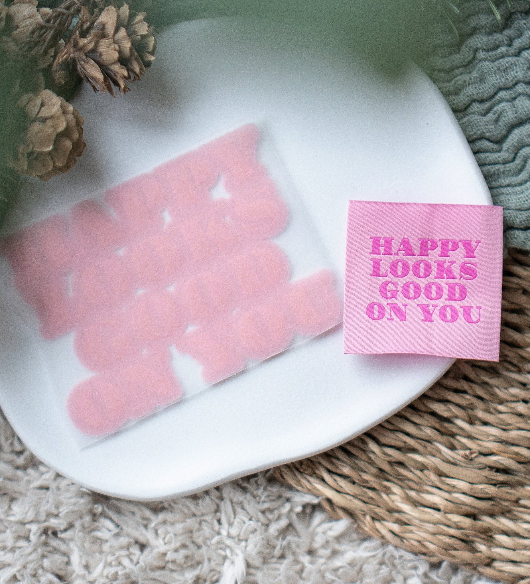 paul-clara-weblabels-happy-looks-good-on-you-label image 2