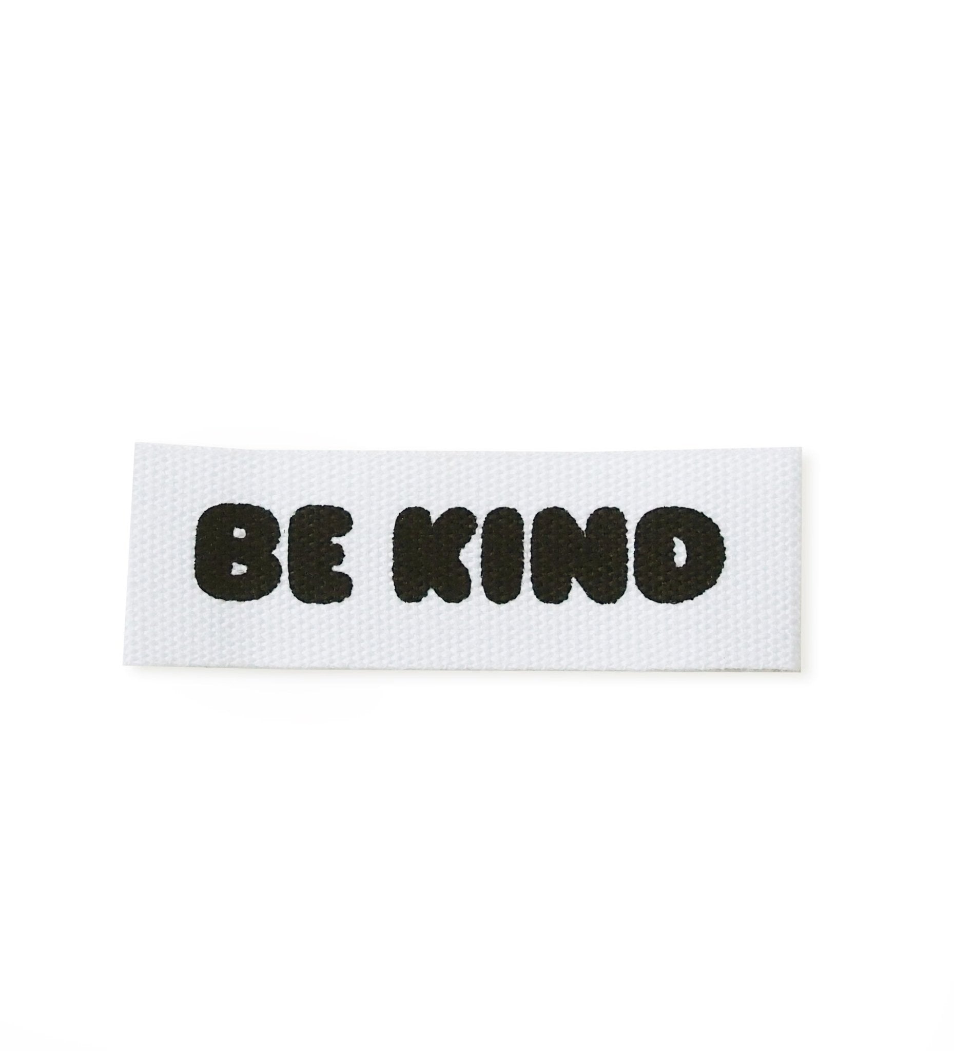 paul-clara-baumwolllabel-be-kind-label-zum-ann-hen image 1