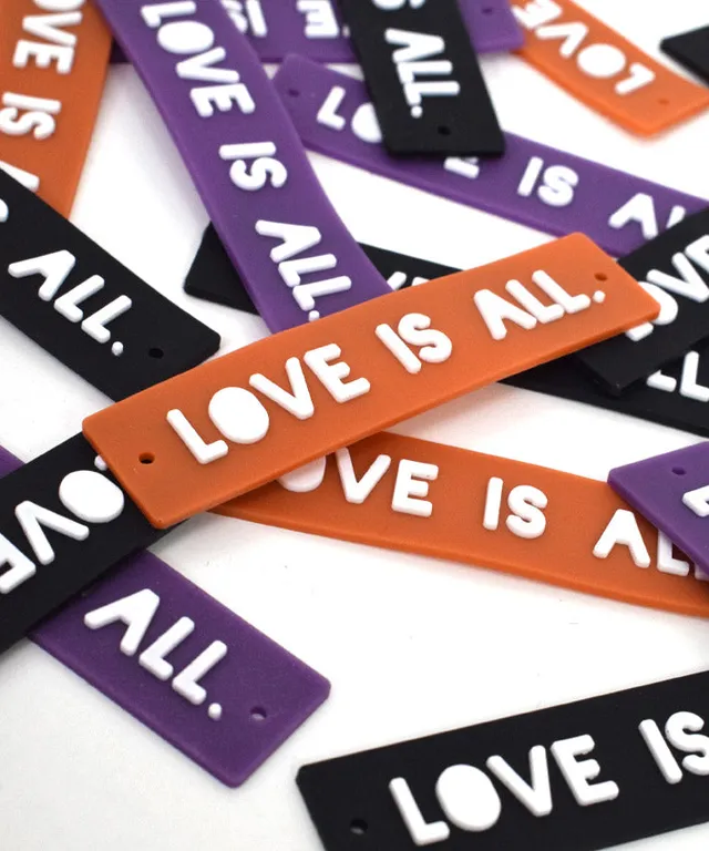 leni-pepunkt-rubber-patch-love-is-all-gummipatch-6-5-cm image 1