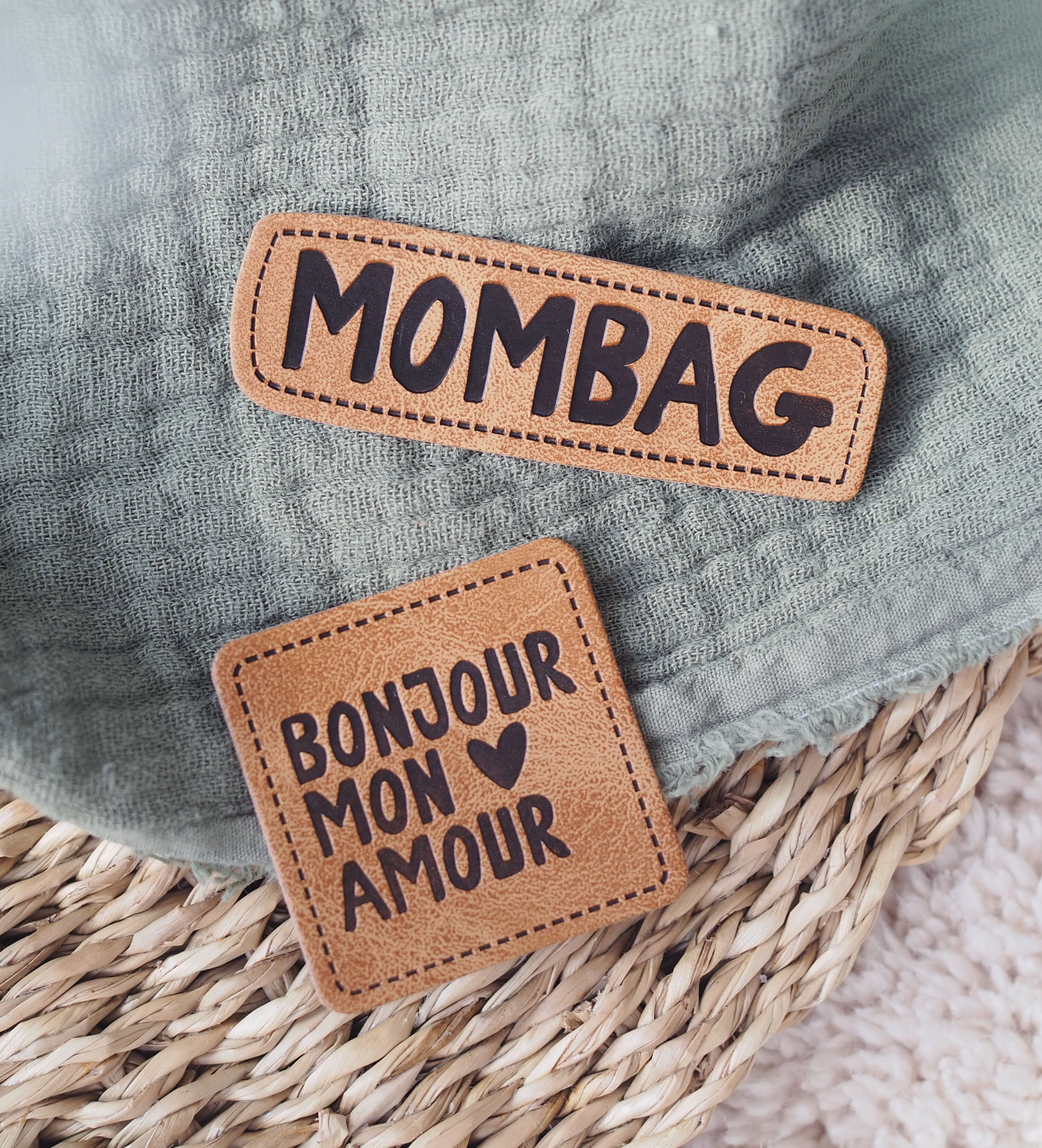 paul-clara-kunstleder-labels-mombag-etikett-iron-on-2x6-cm image 3