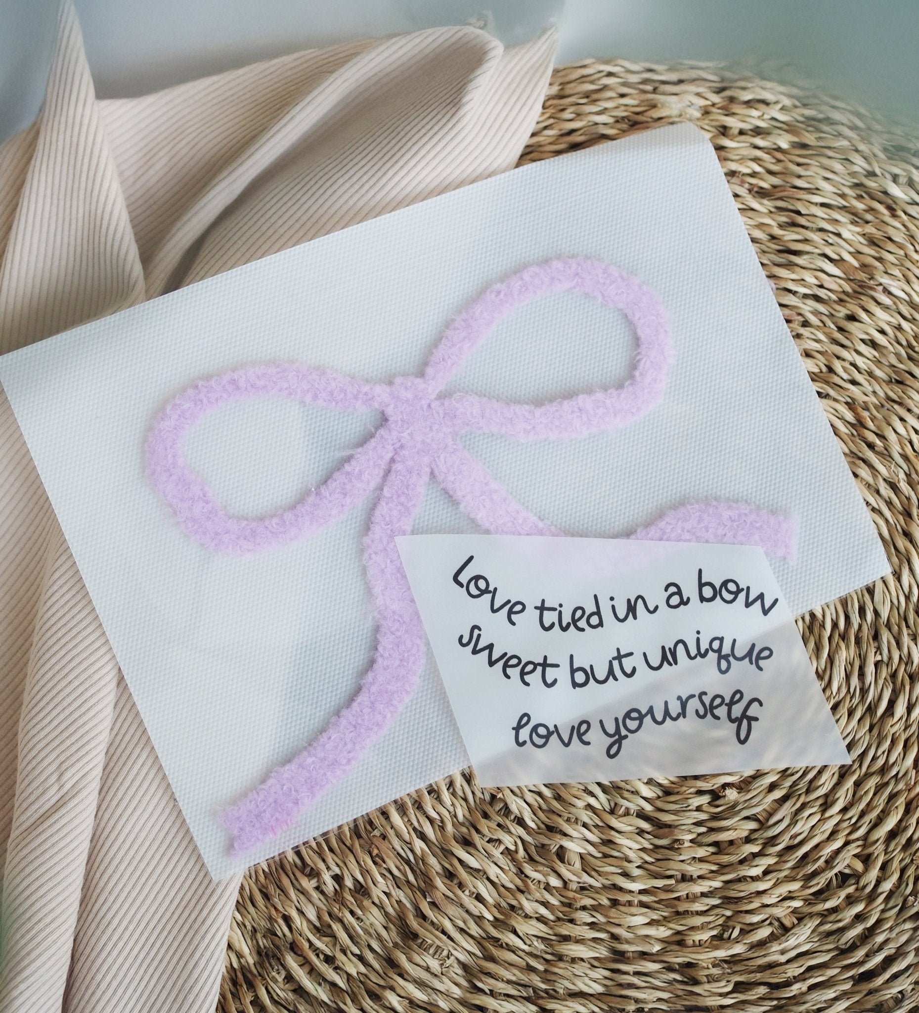 paul-clara-b-gelbilder-love-tied-in-a-bow-b-gelbild-a5 image 2
