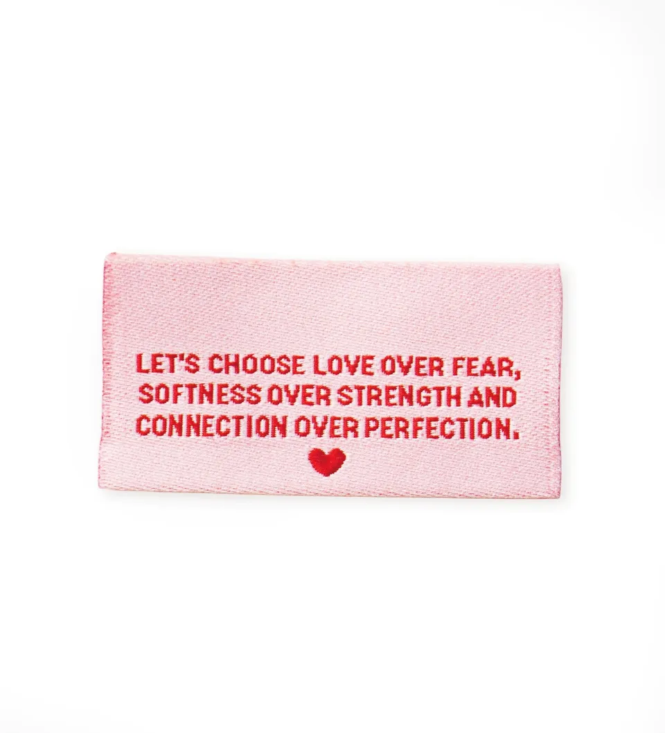 paul-clara-weblabels-choose-love-over-fear-weblabel-schwarz image 1