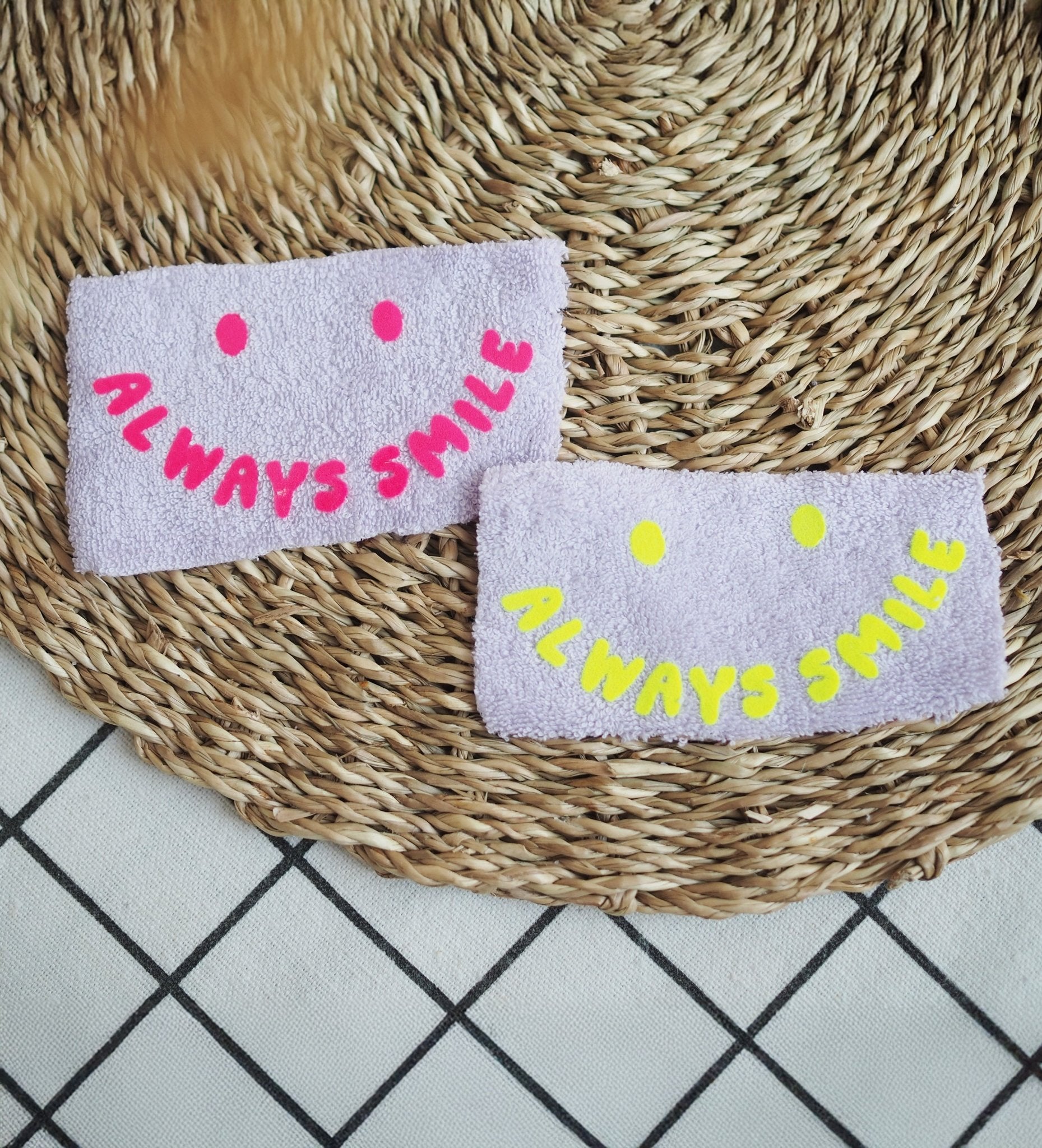 paul-clara-flock-patches-always-smile-b-gelpatch-neongelb image 2