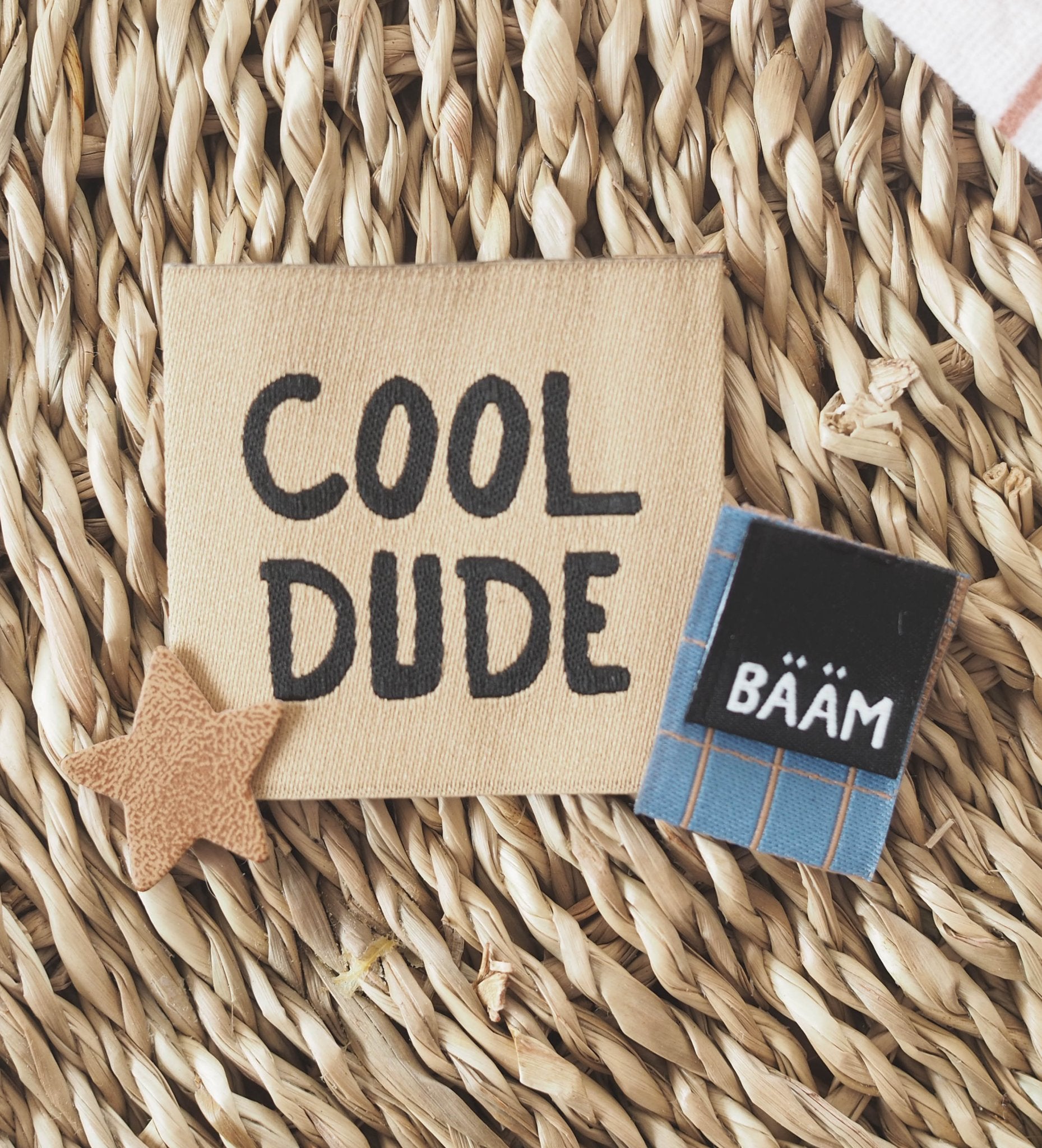 paul-clara-weblabels-klapp-weblabel-karo-label-blau-braun image 2