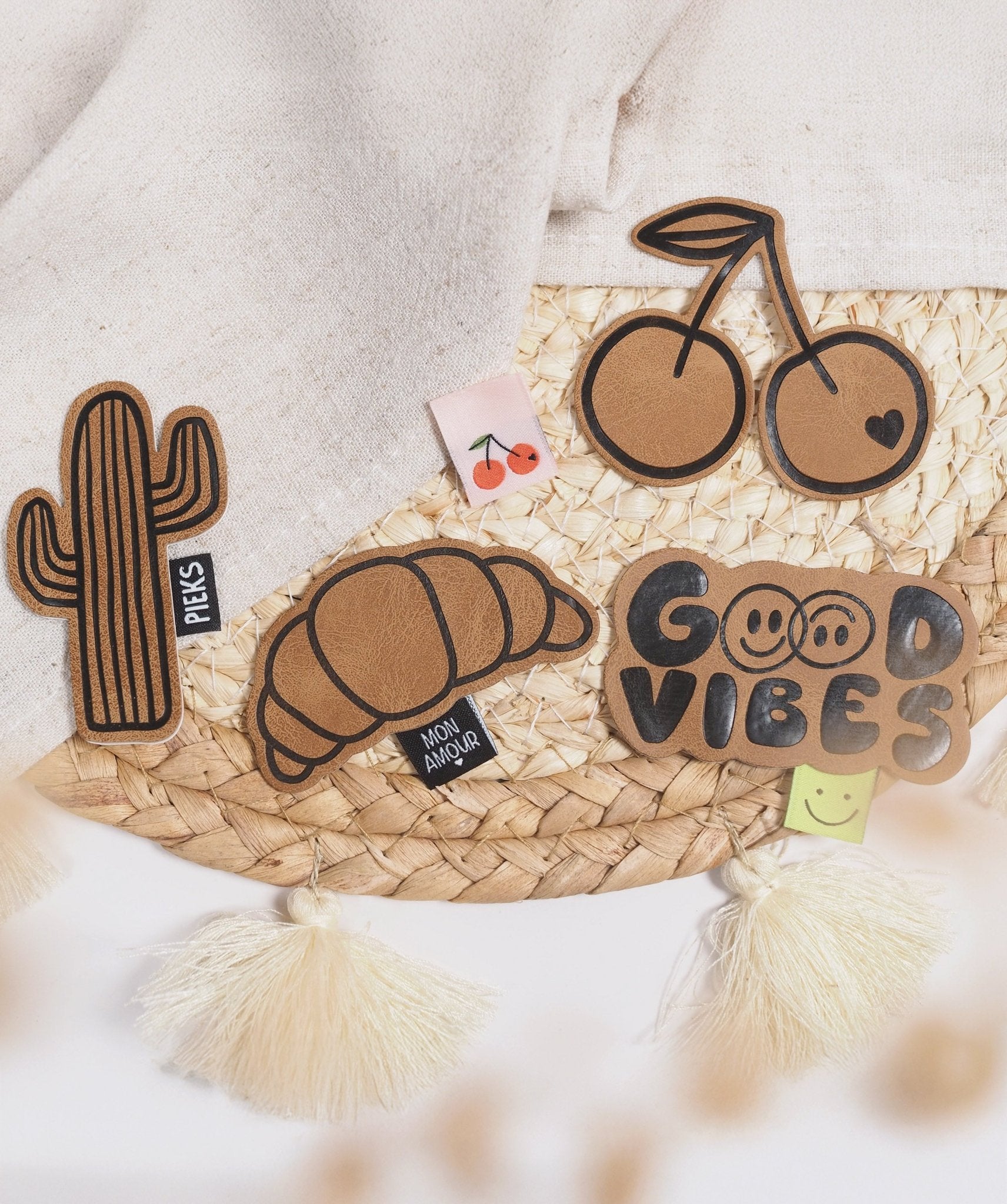 paul-clara-weblabels-smile-klapp-label-neongelb-einn-hlabel image 2