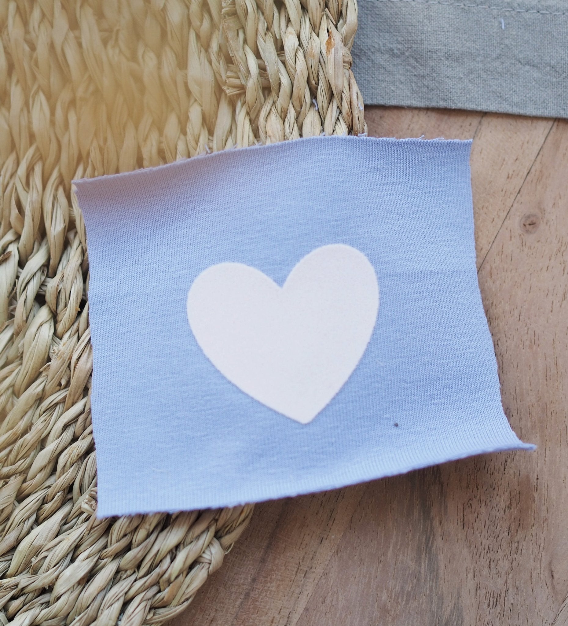 paul-clara-flock-patch-herz-neongelb-zum-aufb-geln image 2