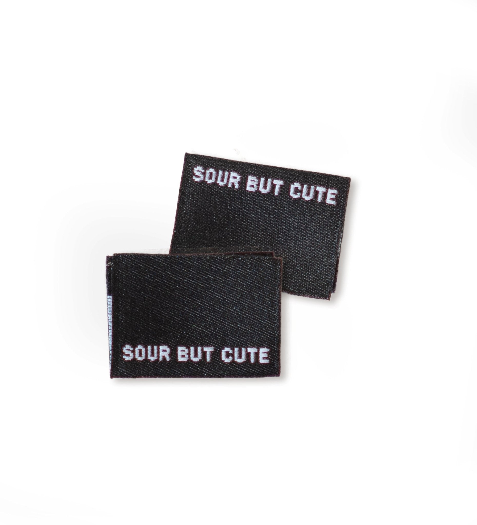 paul-clara-weblabels-klapp-weblabel-sour-but-cute-etikett image 1