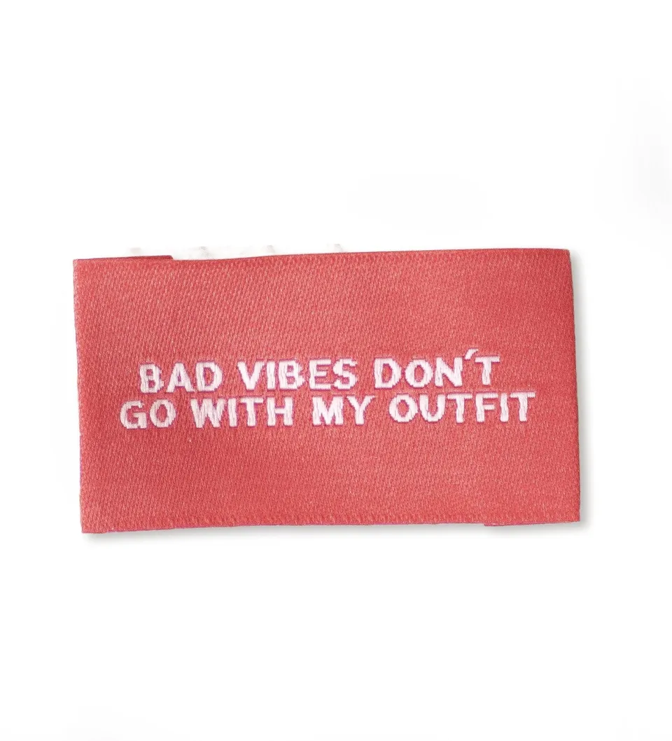 paul-clara-weblabels-bad-vibes-don-t-go-with-my-outfit-label image 1