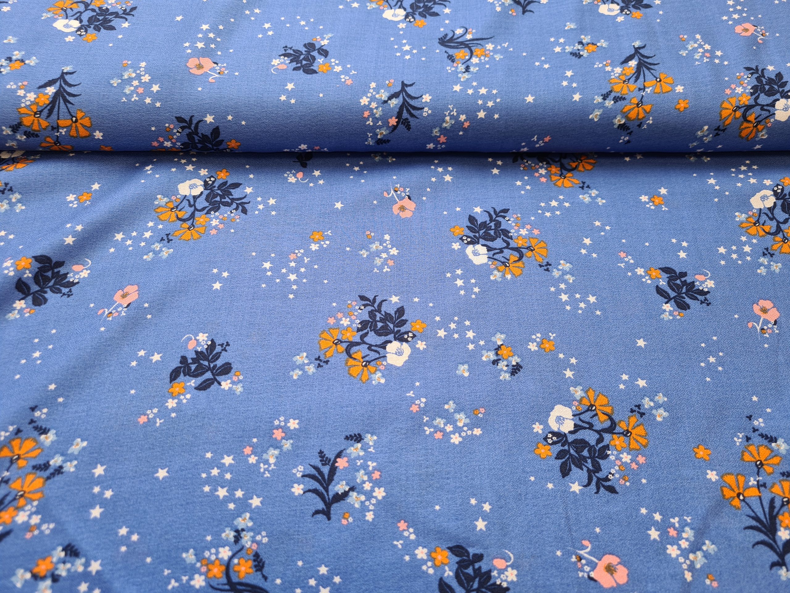 fadenk-fer-viskose-stoff-blau-blumen-restst-ck-1-6m image 1