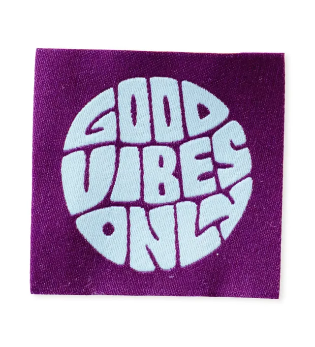 paul-clara-weblabels-good-vibes-only-label-4x4-cm-typo image 1