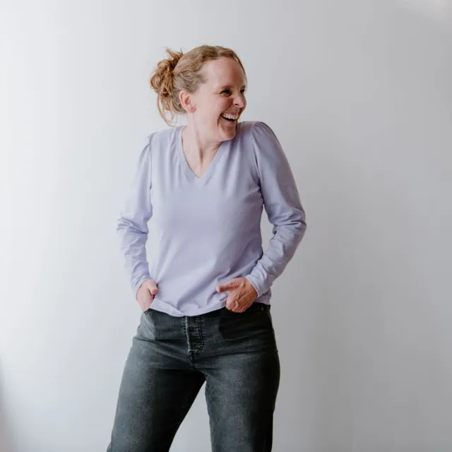 sew-simple-vivi-t-shirt-papierschnittmuster-mit-v-ausschnitt image 1