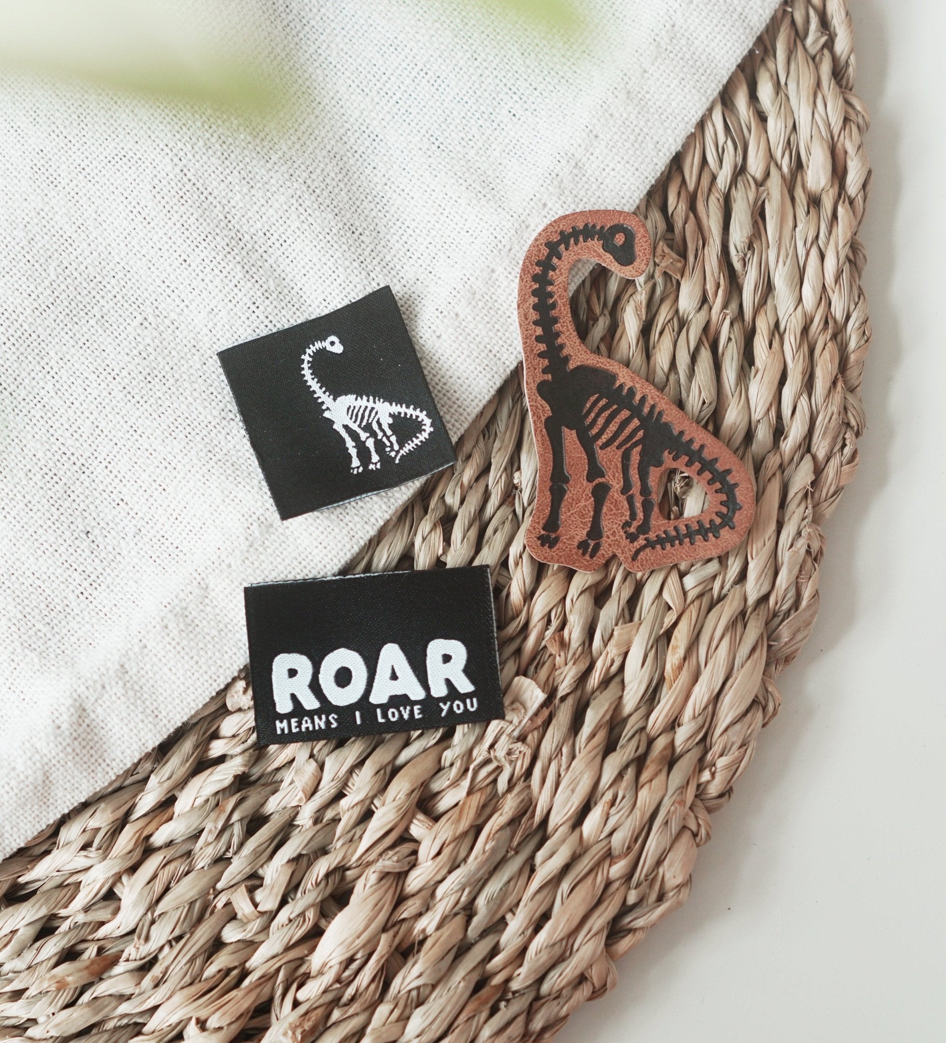 paul-clara-kunstleder-labels-dino-iron-on-3-5x5-cm image 2