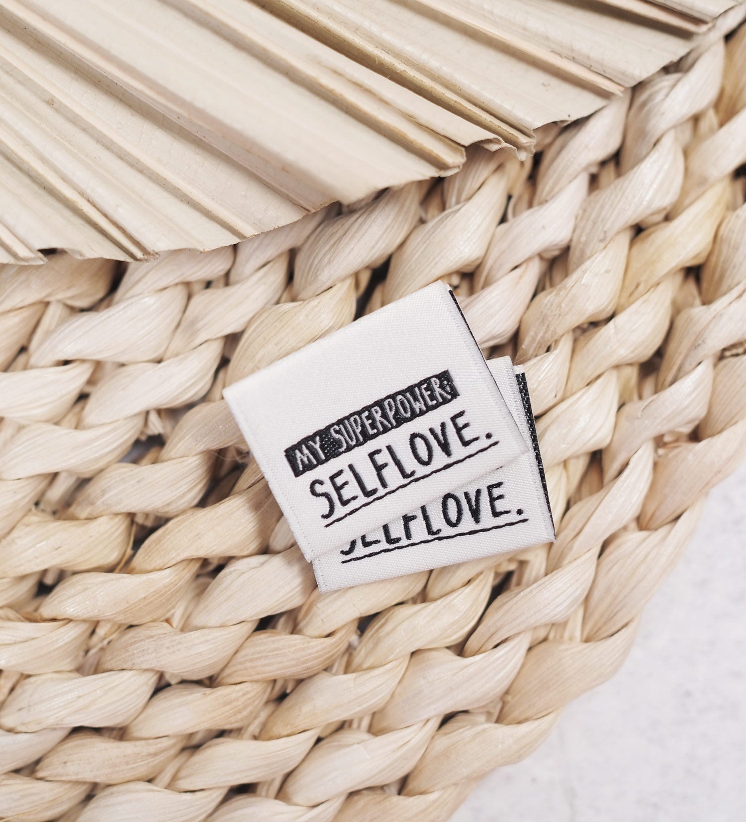 paul-clara-weblabels-selflove-wei-klapplabel image 2