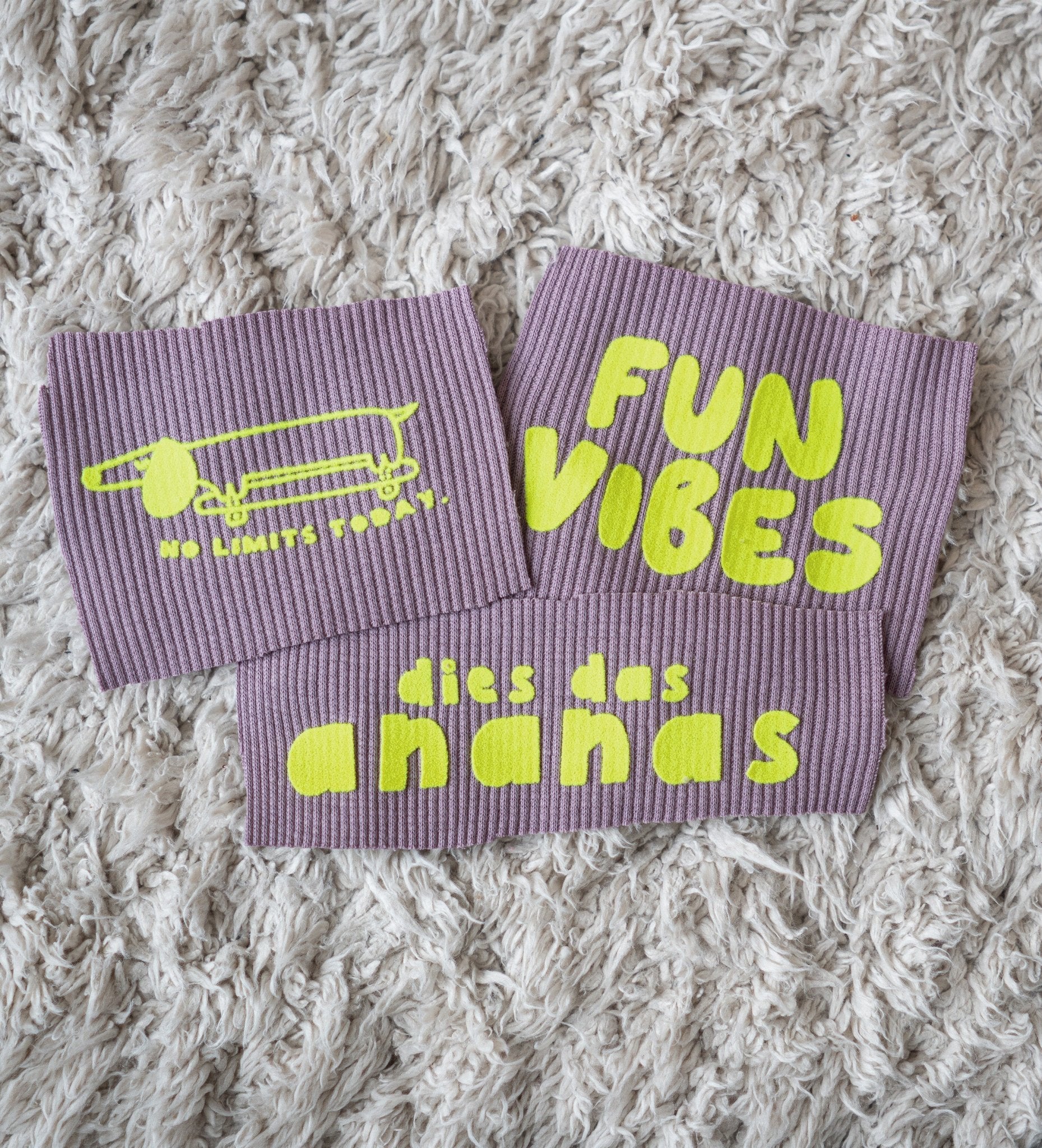 paul-clara-flock-patch-dies-das-ananas-b-gelbild-neongelb image 2