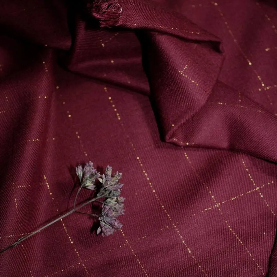 n-hfrosch-stoffe-viskose-twill-glitzer-karo-blusenstoff-dunkelrot image 1