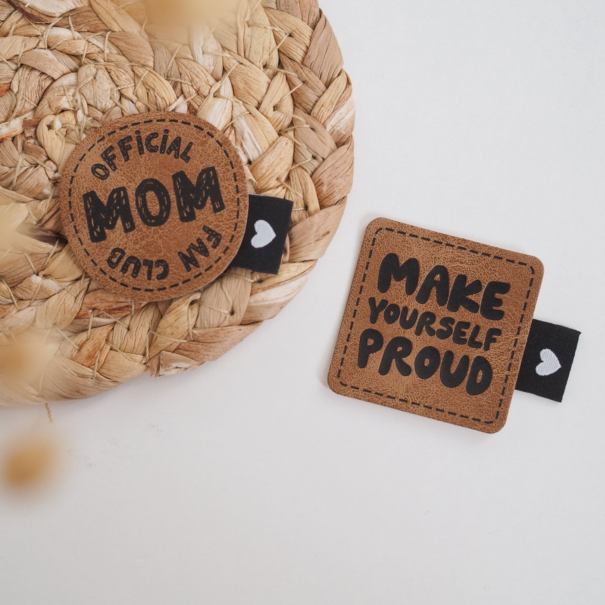 paul-clara-mom-fan-club-kunstlederlabel-zum-aufb-geln-3-5-cm image 2