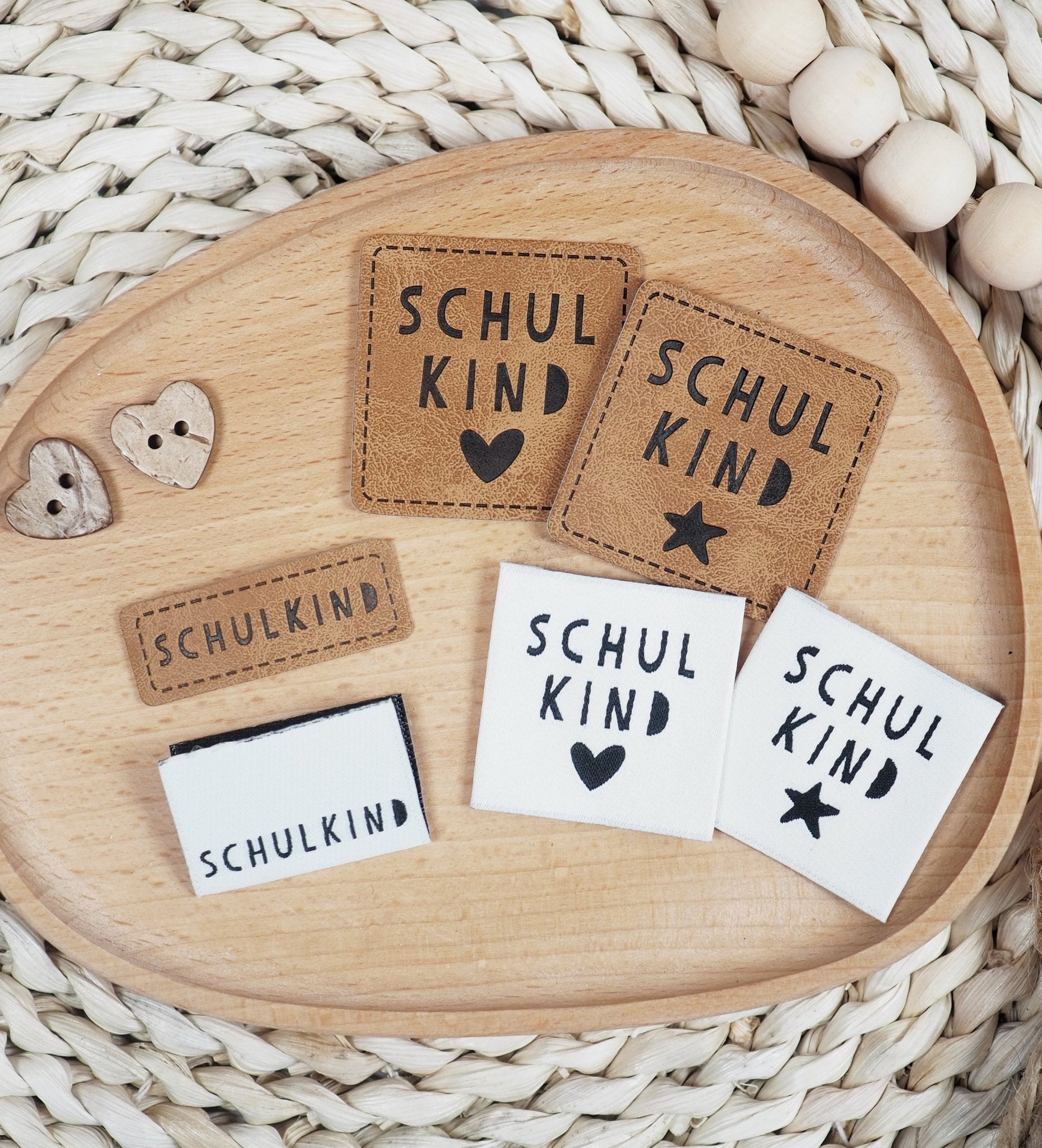 paul-clara-kunstlederlabels-schulkind-herz-iron-on-4x4 image 3