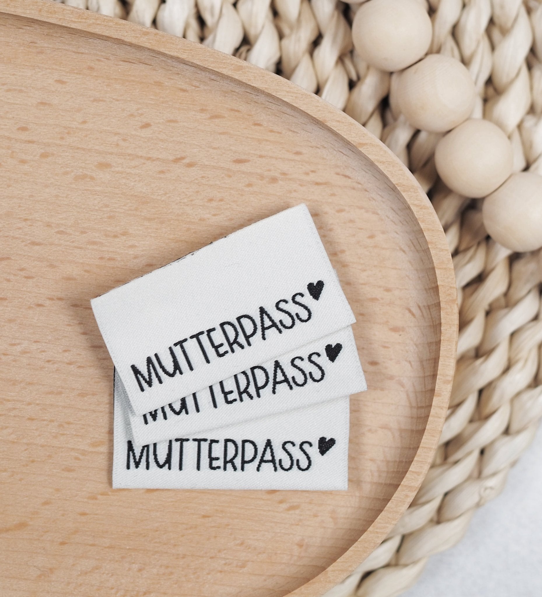 paul-clara-weblabels-mutterpass-klapp-weblabel-wei image 4