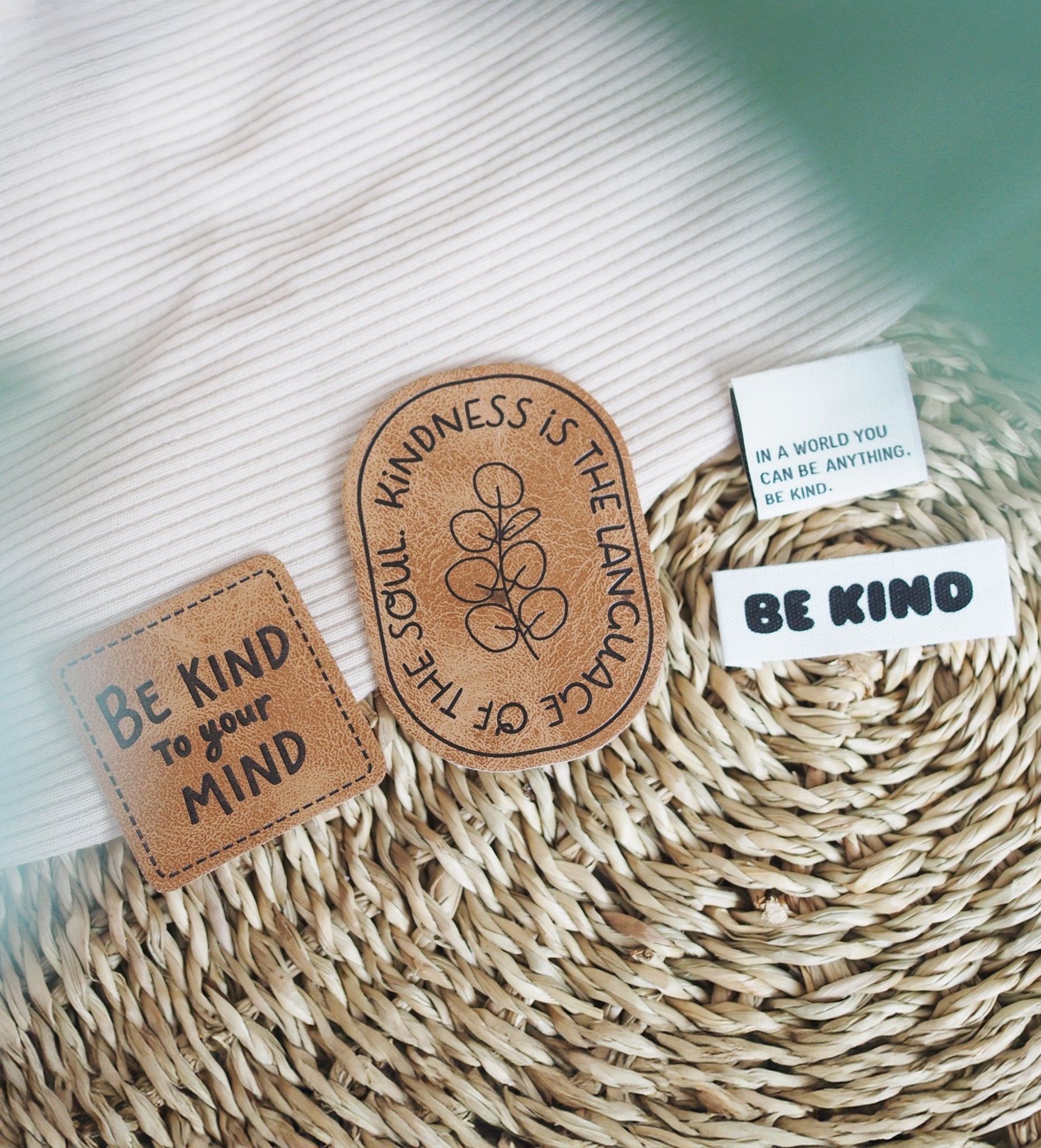 paul-clara-baumwolllabel-be-kind-label-zum-ann-hen image 2
