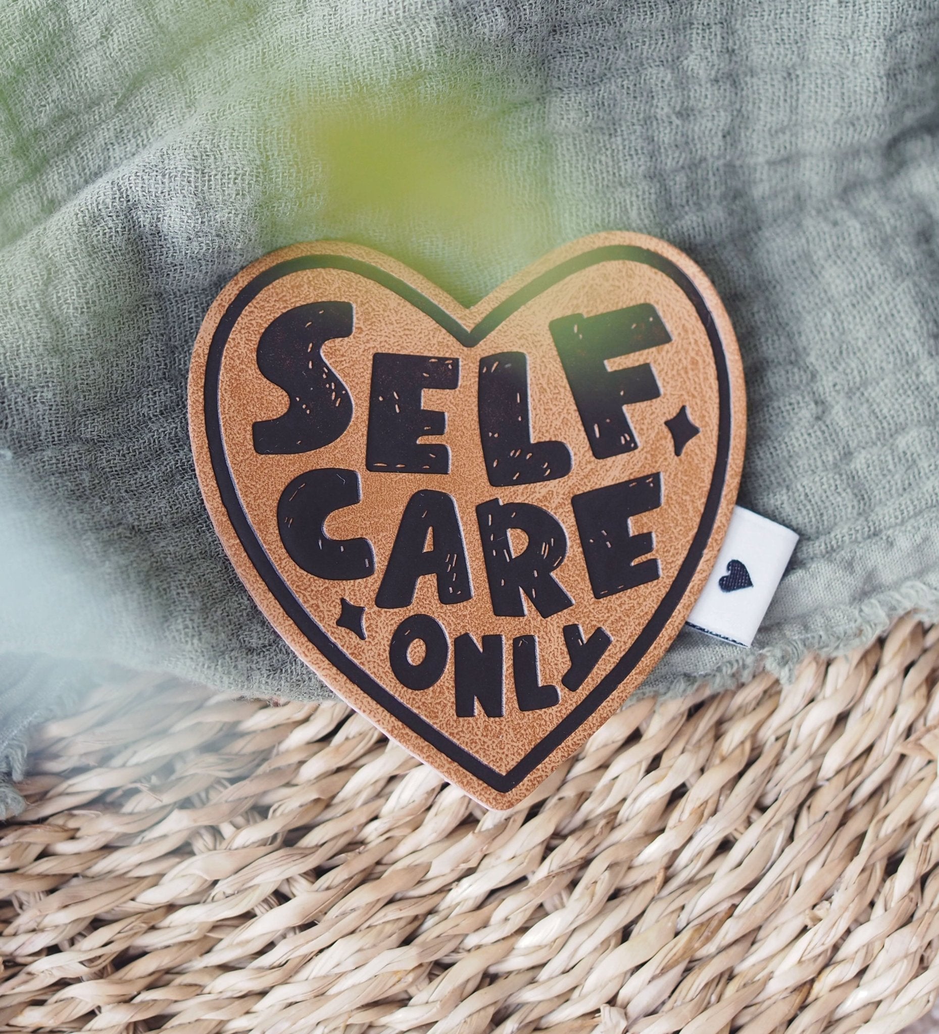 paul-clara-kunstlederlabel-self-care-only-label-zum-aufb-geln image 2