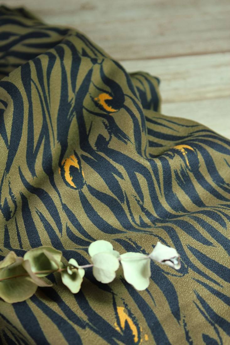 n-hfrosch-stoffe-viskose-krepp-zebra-khaki-dschungel image 3