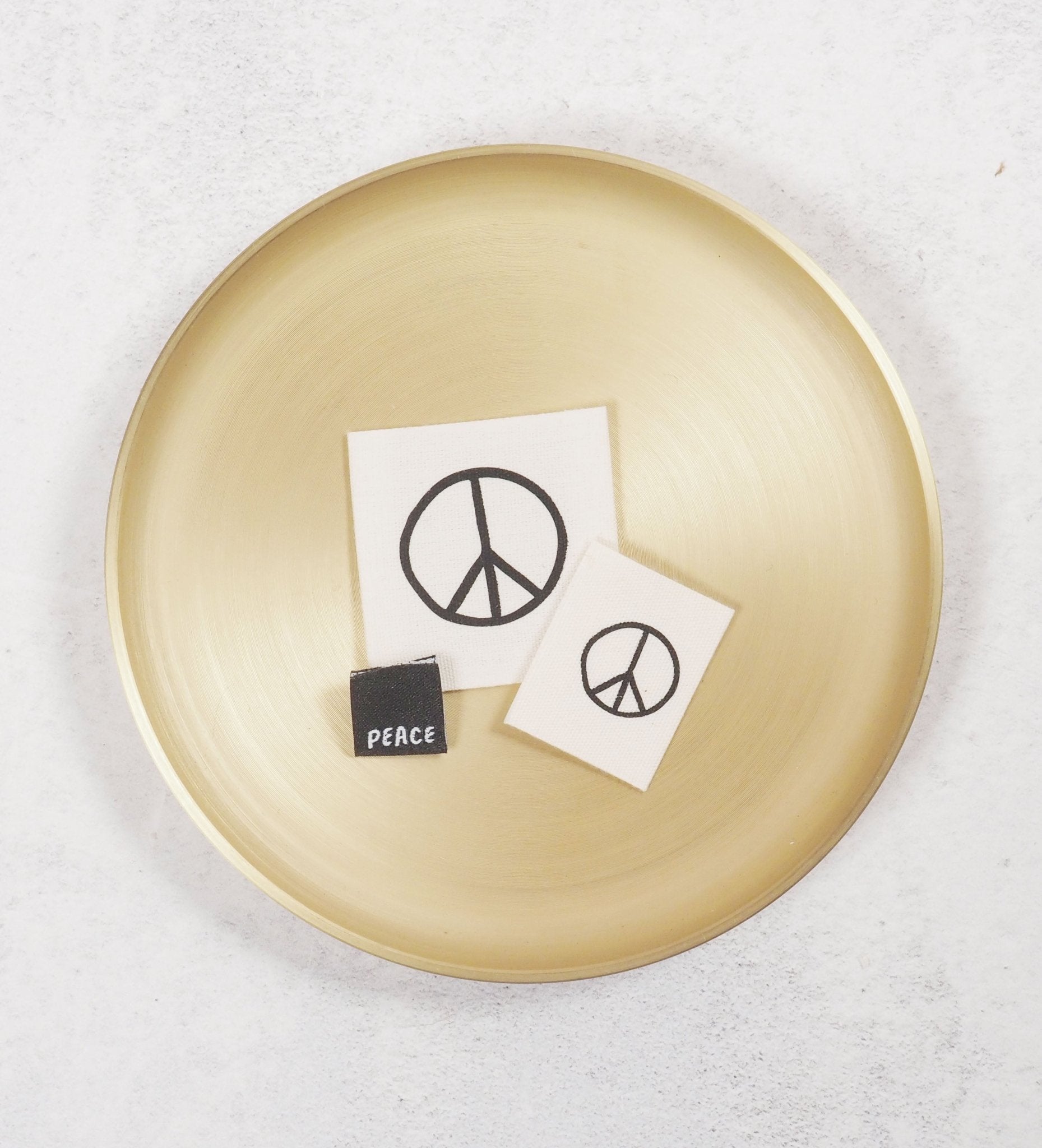 paul-clara-baumwolllabels-peace-baumwolletikett-2-5cm image 2