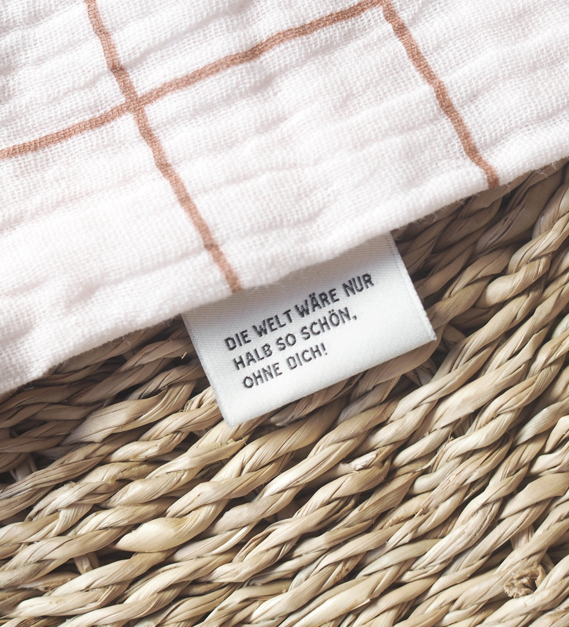 paul-clara-weblabels-klapp-weblabel-welt-halb-so-sch-n-etikett image 2