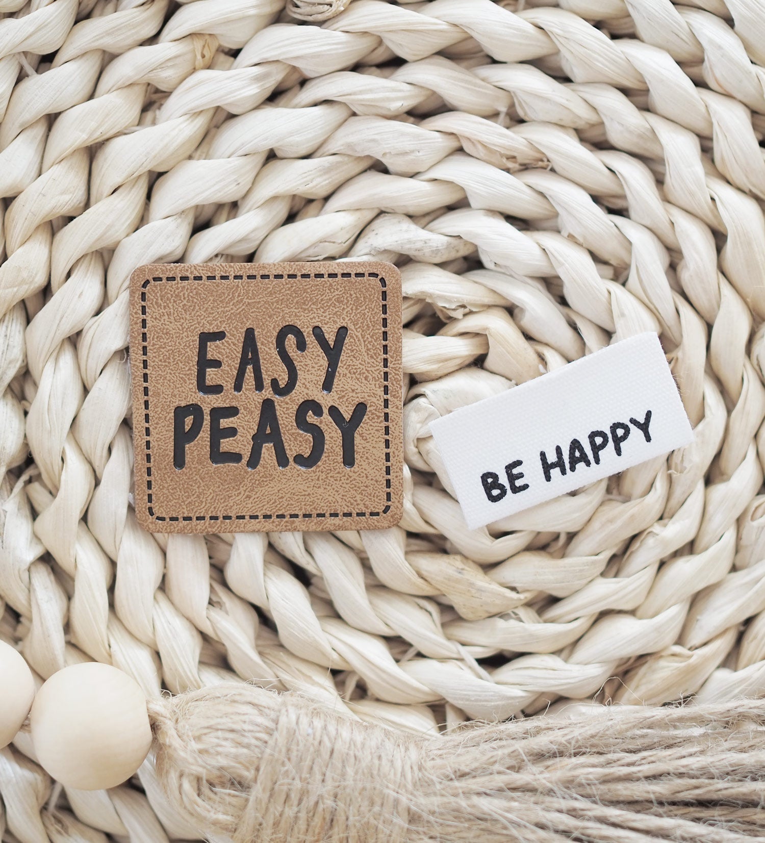 paul-clara-baumwoll-labels-be-happy-klapplabel-1-5x3-cm image 2