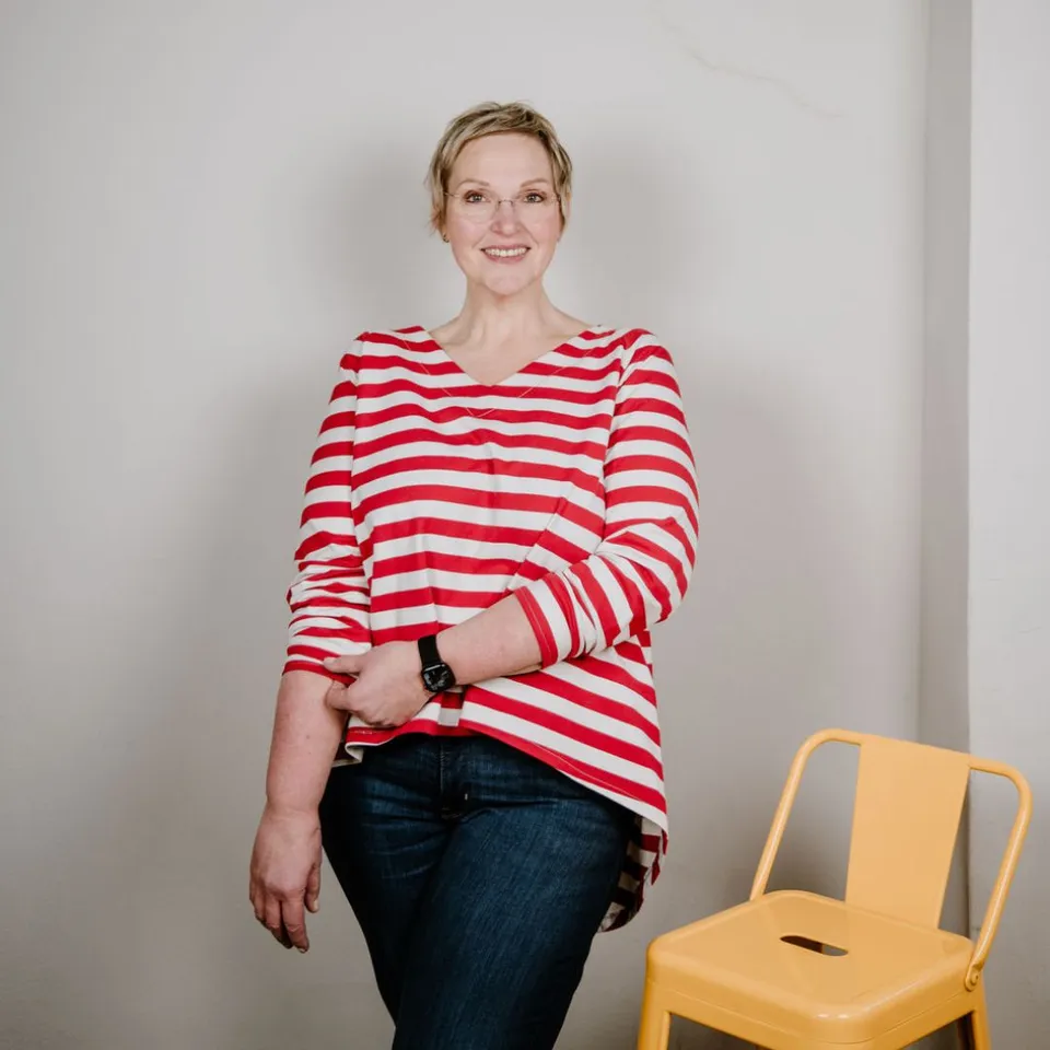sew-simple-rooie-raglan-shirt-papierschnittmuster-v-ausschnitt image 1