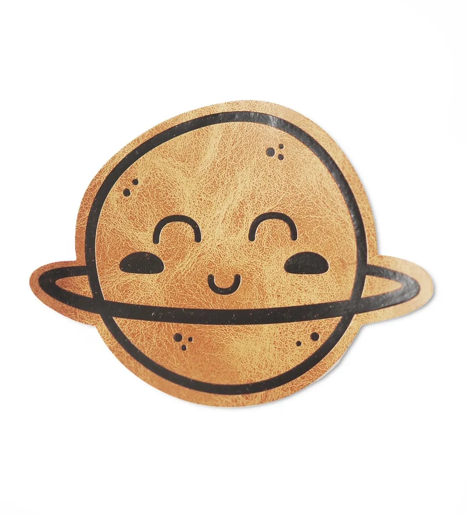 paul-clara-kunstlederlabel-xl-saturn-iron-on-zum-aufb-geln image 1