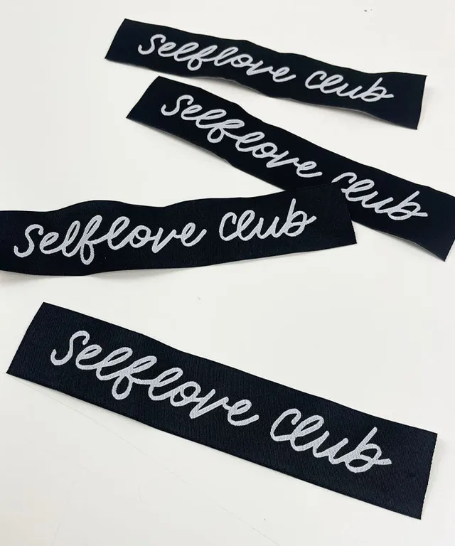 lenipepunkt-selflove-club-xl-patch-zum-einn-hen-155x30-mm image 1