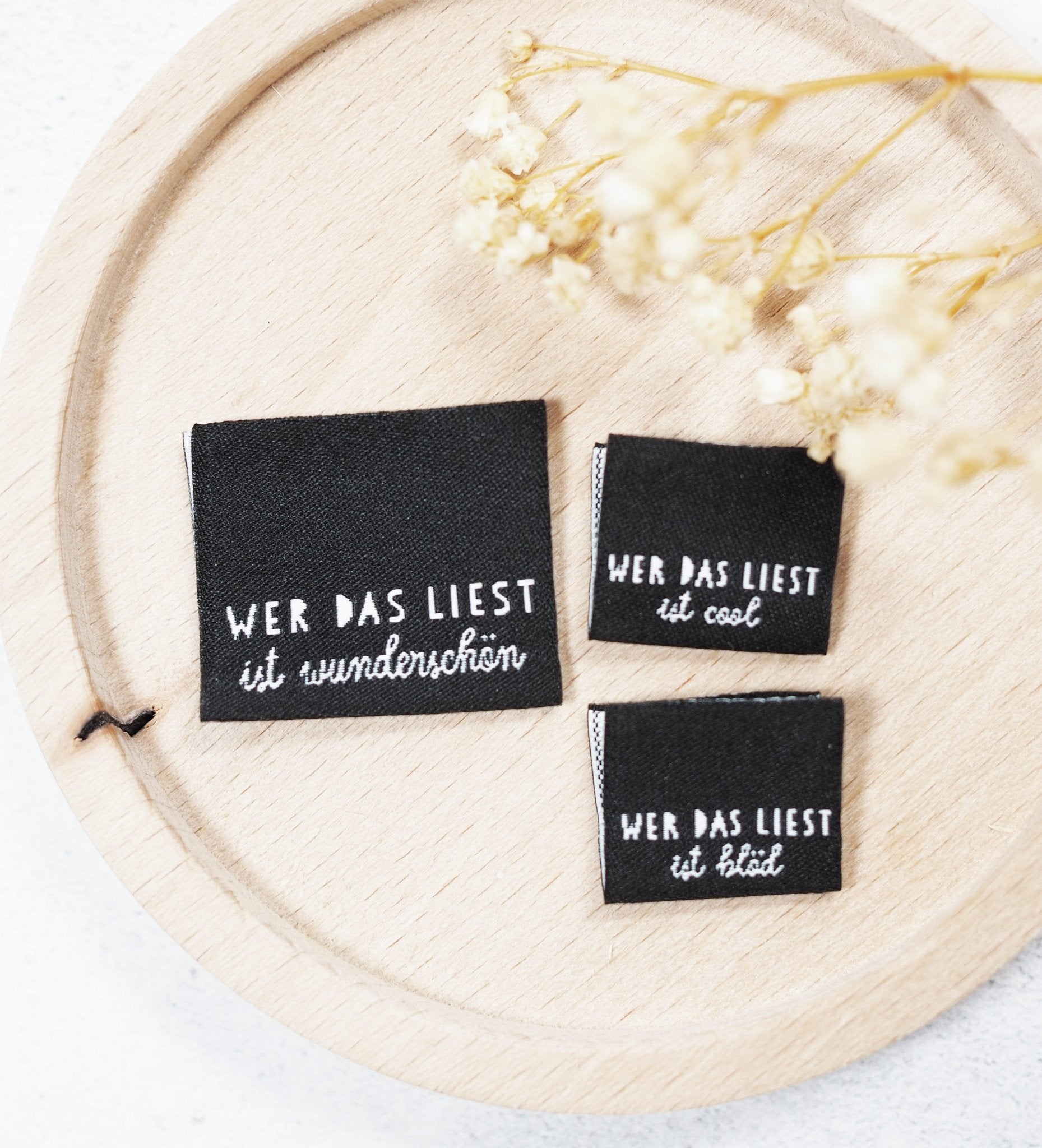 paul-clara-weblabels-wer-das-liest-mini-label-schwarz-kotex image 2