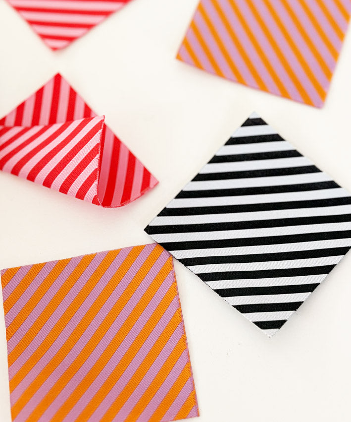 lenipepunkt-xl-patch-stripes-diagonal-schwarz-wei-6x6cm image 4