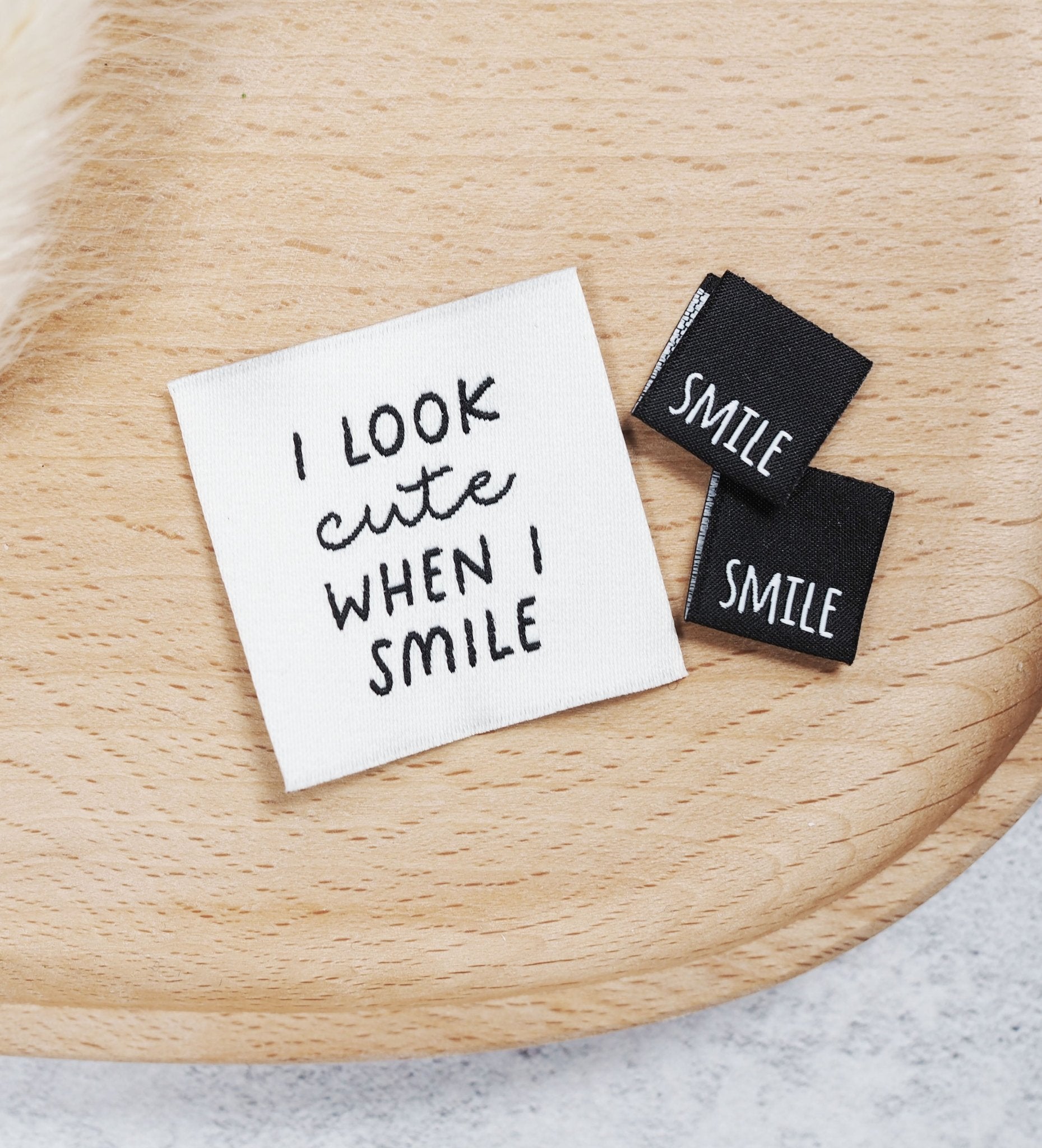 paul-clara-weblabels-i-look-cute-when-i-smile-etikett-3-5-cm image 2